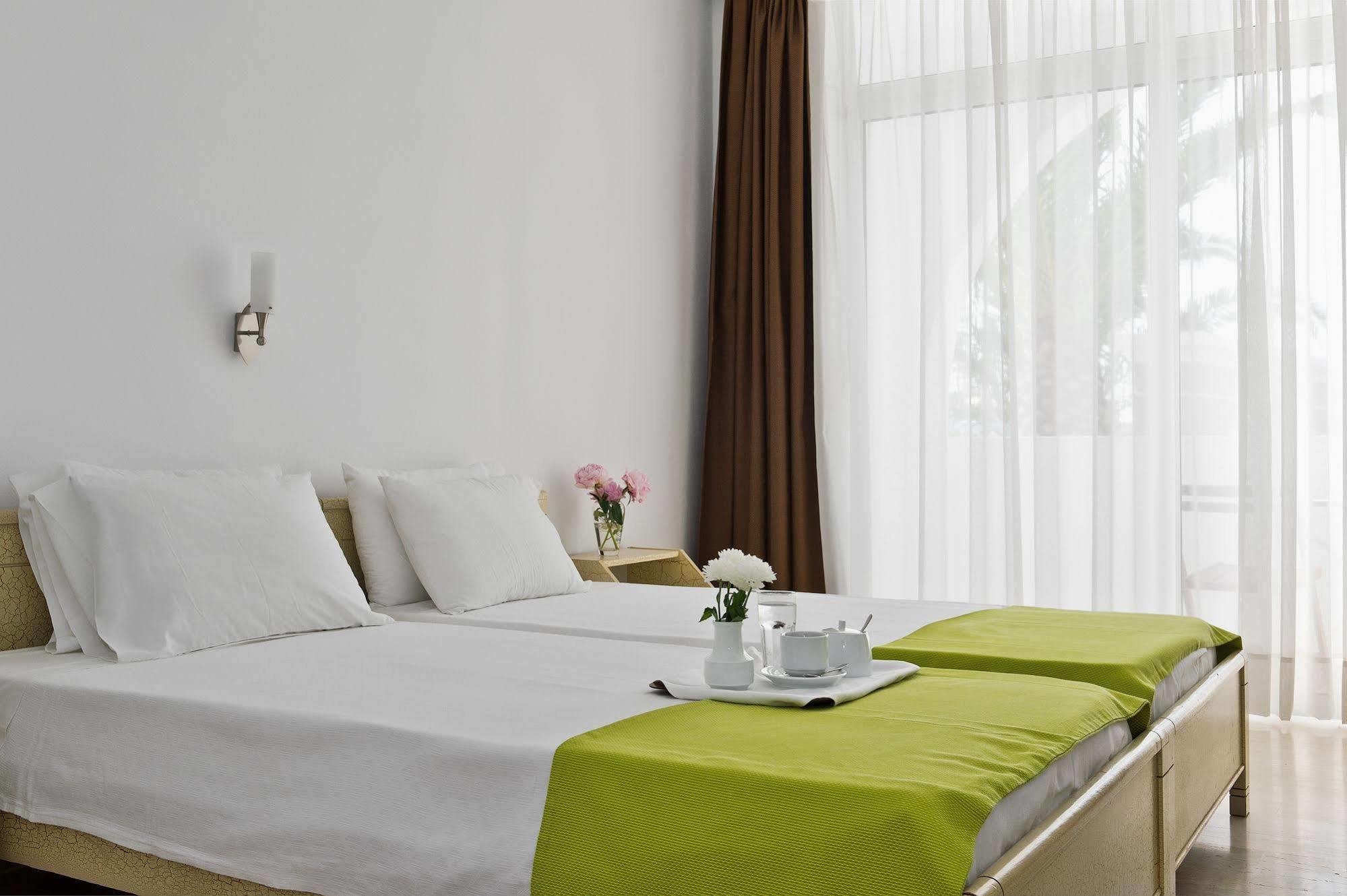 Makarios Hotel Kamári Esterno foto